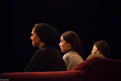 نمایش سه خواهر | اجرای ویژه نمایش «سه خواهر» به نفع یک خیریه«پروین آراسته» در حمایت از دانشجویان بی بضاعت  | عکس