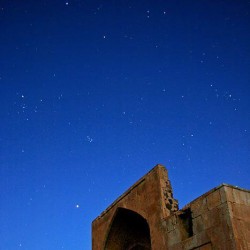 گردش اعماق تاریخ و آسمان قصر بهرام | عکس