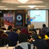 عکاس آلمانی برای عکاسی از قوها و فلامینگوها به شمال ایران می‌رود | عکس